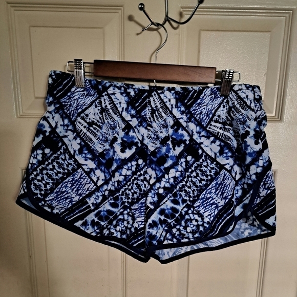 Danskin Size large women's running shorts 5/$25 - Picture 1 of 3